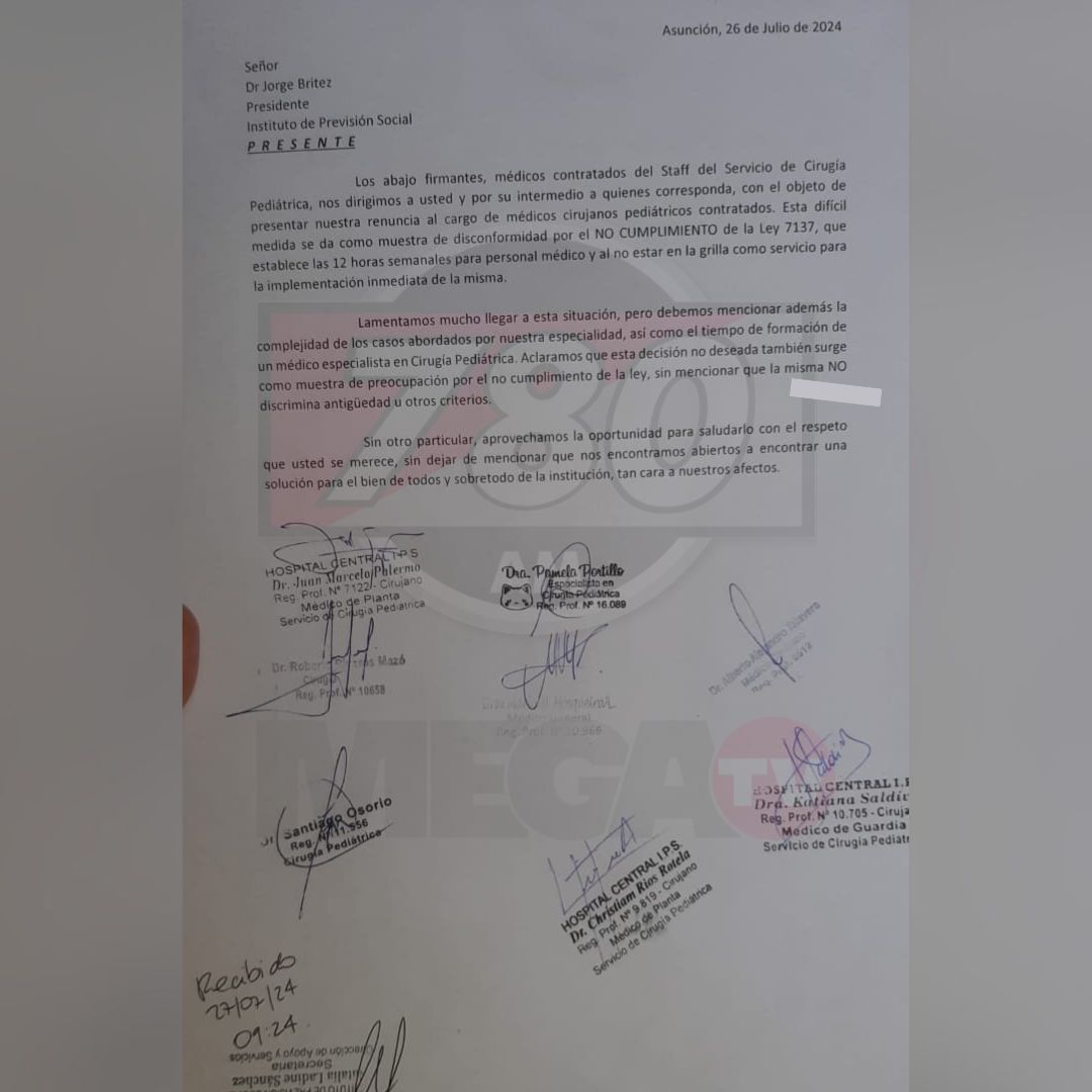 𝗨𝗥𝗚𝗘𝗡𝗧𝗘 🔴| Renuncia masiva de cirujanos pediatras contratados del IPS.

‼️📢Los médicos denuncian la falta de cumplimiento de la ley 7137, que establece 12 horas semanales de trabajo.

#780AM <a href="/Megatv_py/">MEGA TV</a>