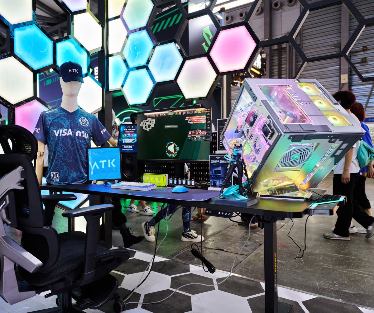 AtkGear's tweet image. The collab is so coooooool!!!

Go with the Edge60, brand new mouse  and mousepad with @LeviatanGG . Take home the ATK | Leviatan collaboration. 🤩

Makes your gaming experience more exciting and the envy of your opponents immense! 🎮🏆
#ATK  #leviatan  #peripheral