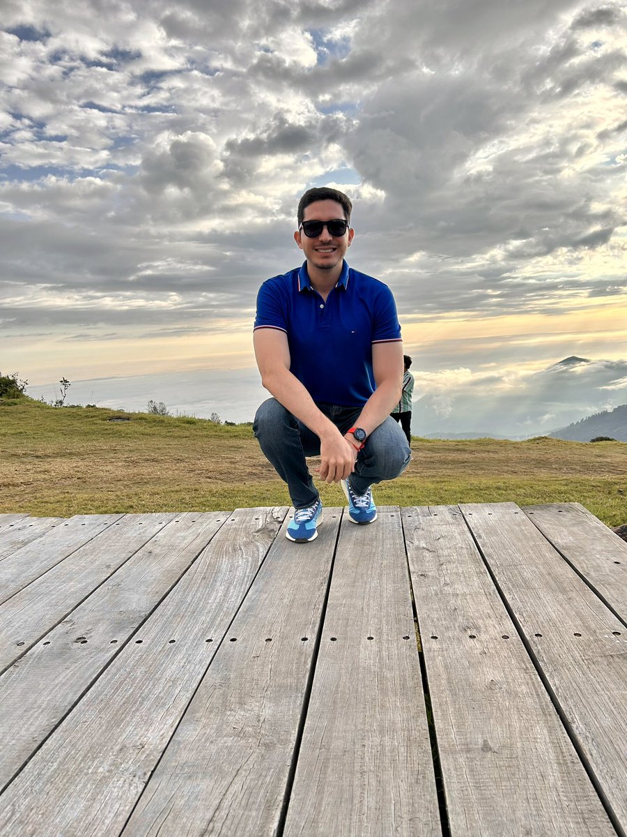 angbonilla's tweet photo. En la cima, con la mejor compañía. 🐾 🚀 https://t.co/SAKbt3C5Wb