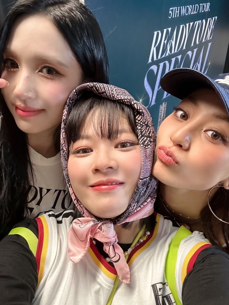 미나 (MINA) tweet media