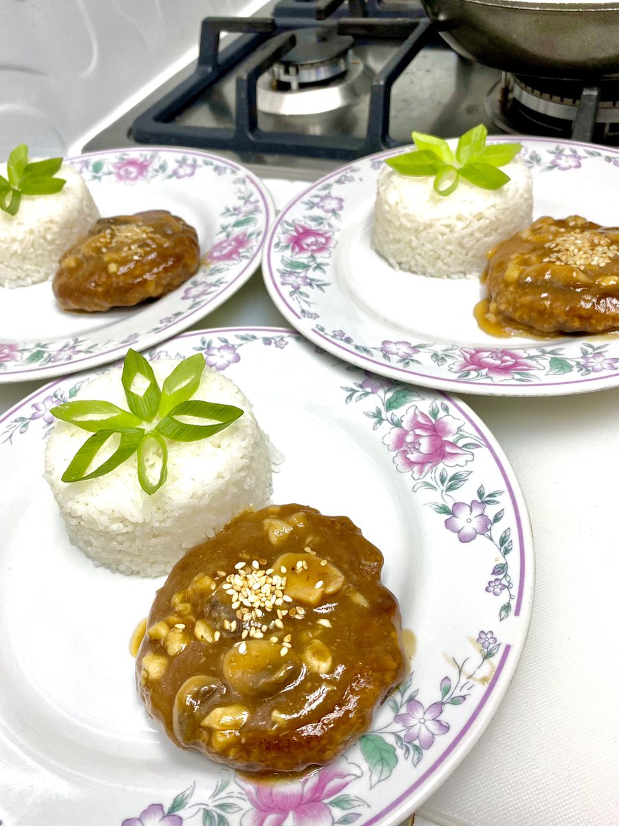 jonbugarin's tweet image. BEEF BURGER STEAK

 #foodgoal #foodtrip #foodie #foodies #food #foods #foodlover #foodlove #foodblogger #foodjournal #homemade #homecooked #burger  #burgerdish #burgersteak #beefburger #yummy #delicious #ricerecipe #comfortfood