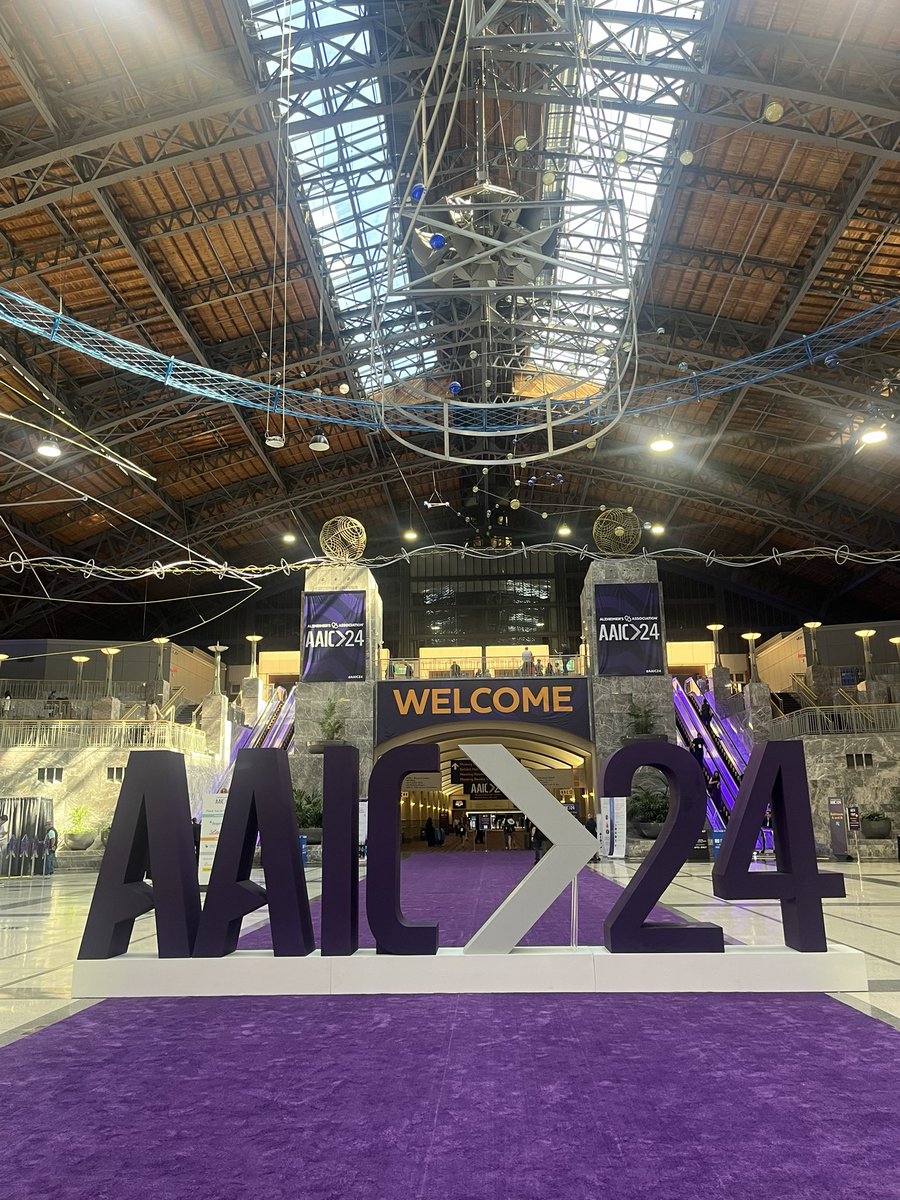 That feeling of being at a huge conference! 

#AAIC24
🙋‍♀️Come say hi! 
🗓️Wed-472