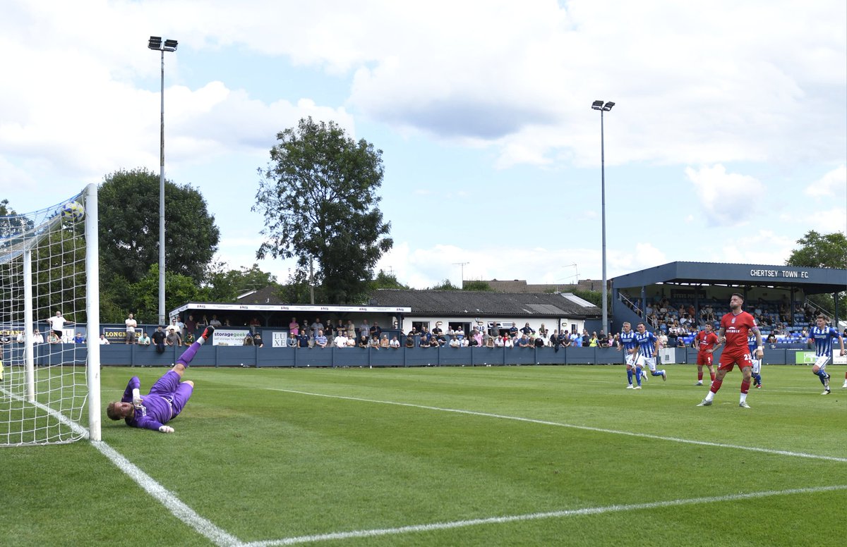 3-0 to the Beavers as Alex Wall scores a penalty following a foul on Billy French. 42 minutes played.

#HAMRICHFC 🔴🔵