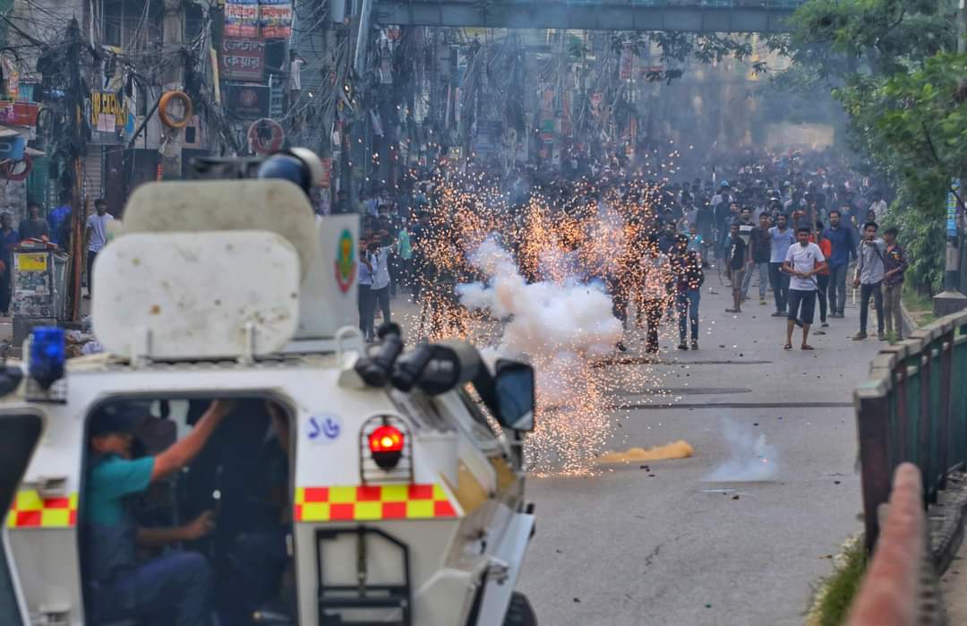 ferdous40914's tweet photo. Killing thousands of innocent
And now hasina crying for Metrorail , act like she don't creat this situation
Such a great drama queen pisach 😡
We never forgive you . We never stopped our fighting just see
#StepDownHasina
#SaveBangladeshiStudents
#saveinnocence https://t.co/Hgice1Dzwz