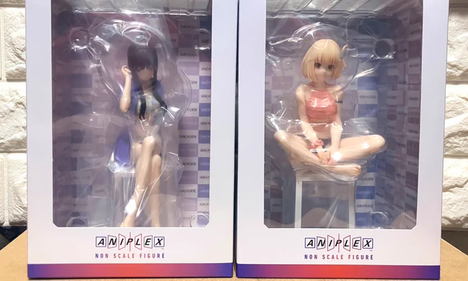 アニプレのノンスケールフィギュアの千束とたきな届いた〜!肉感がすごい…#リコリコ 
