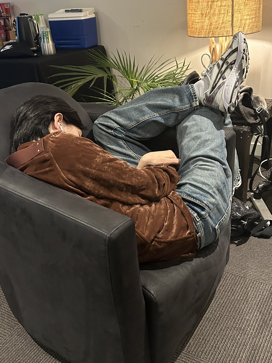 lau is delulu tweet media