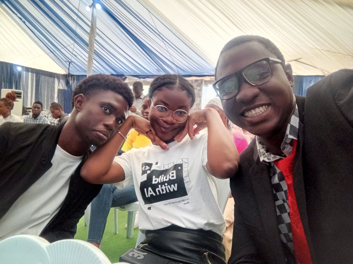 OlumideOlubose3's tweet photo. At GoogleIOExtendedAkure
#IOExtendedAkure https://t.co/HN2tFddA8o