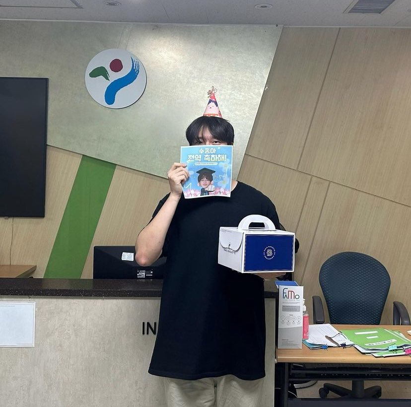 GimbapBlog2's tweet image. #Jihoo des #IZ a terminé son service militaire.
Il est donc de retour à la vie civile.