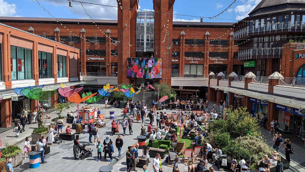 Pull up a deckchair! Summer Live has launched 🎶

Enjoy live music in Town Square every weekend until 26th August.

It's free &amp; fun for everyone ☀️

ealingbroadwayshopping.co.uk/summer

#Ealing #EalingBroadway