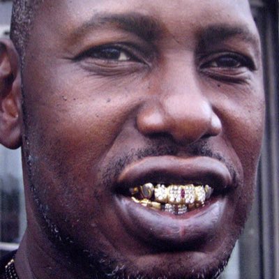problemochile's tweet image. Eddie Plein a Caribbean OG from New York is the inventor of grills. He actually made them popular in street culture in New York and then brought it to famous rappers in Atlanta.