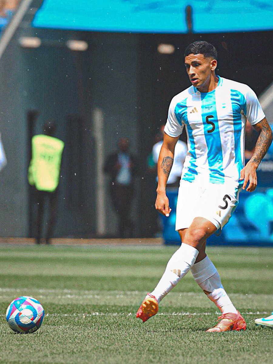 🥇🇦🇷 Equi Fernández ante Irak:

➜ 1º en toques [105]
➜ 1º en intercepciones [4]
➜ 1º en recuperaciones [12]
➜ 1º en duelos ganados [6/9]
➜ 1º en pases a campo rival [42]
➜ 1º en pases completados [81/88]

El dueño de la mitad de la cancha. 🎩