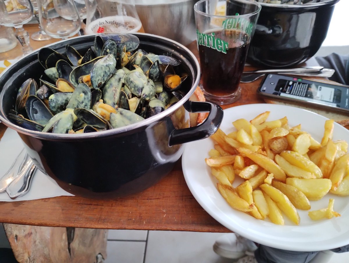 Acid_Mushroom's tweet photo. @F8EXM @F5GKW Probablement quand il est sorti s'en griller une en effet !
Oui très bon, les profiteroles ont eu raison de moi 😂 https://t.co/MdSmBJ6D2K