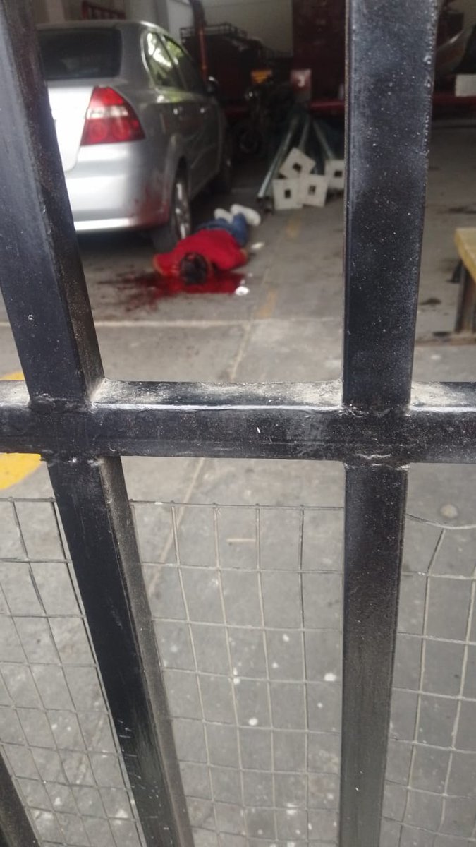 EmergenciasEc's tweet photo. Terrible!!
MASACRE EN DURÁN! 
Delincuentes fuertemente armados se metieron a un cuartel de bomberos en en la Cdla Maldonado y abrieron fuego contra todos, hasta el momento se reportan 5 personas ssv. https://t.co/NKA9kVjh5M