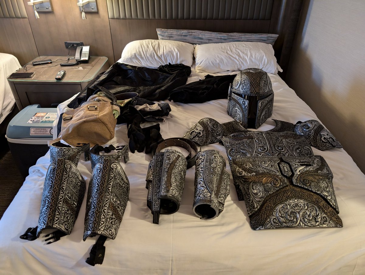 2geekylicious's tweet photo. Time to armor up.  #thisistheway https://t.co/LJGZXwEFfI