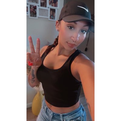 SunFlwr_xo's tweet photo. #NewProfilePic https://t.co/zkYCnBMe0g