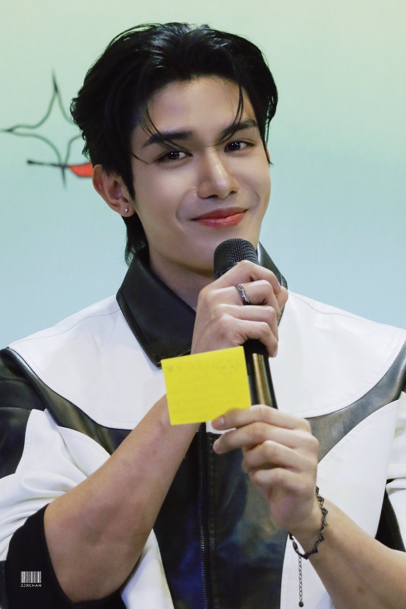 jjrchan's tweet image. ผมก็ยิ้มให้มัมหมีตลอดนะ 😉

#DevyXNet #whatjaycee
#netsiraphop @netsiraphop