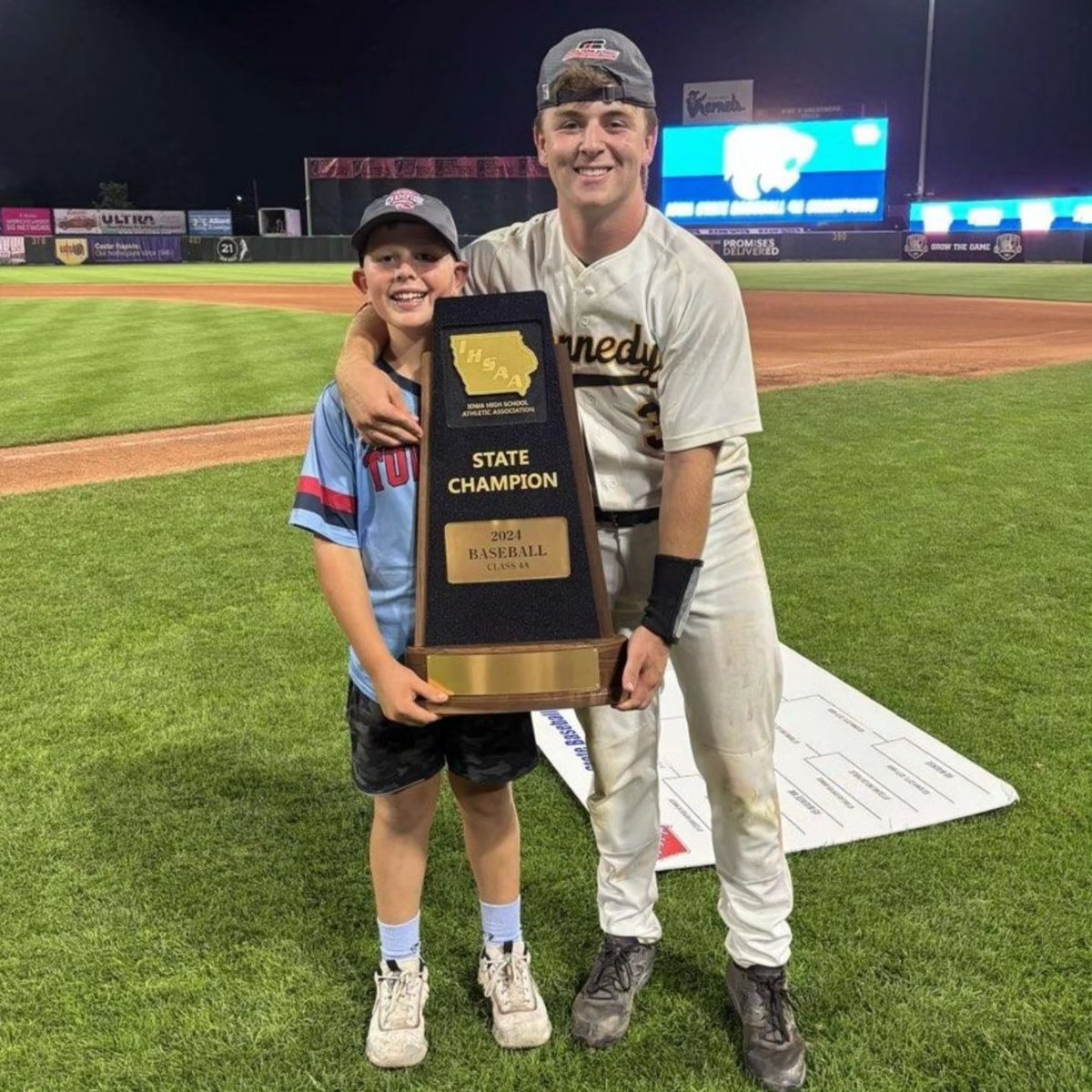 Congrats to TierAlum <a href="/ColtonDuerling/">Colton Duerling</a> pitching a gem and collecting 2 hits leading Kennedy to the 4A State Championship! 🏆🥇 ♟️
#RollTier <a href="/TopTierBaseball/">Top Tier Baseball 🇺🇸</a>