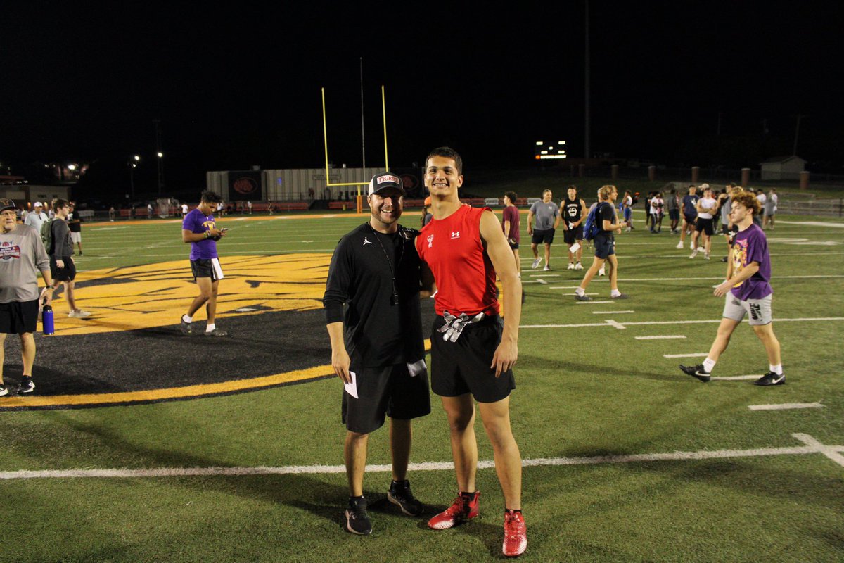 julien_quinones's tweet photo. Had an amazing time at ECU learned more things to take into my junior season! @Coach_Ellsworth @CoachNokesDL @CoachAprilOLB @CoachCCalhoun @CoachCBell26 @LitrentaJohn @CoachTHendrix @CoachTyWarren @CoachSearcy23 @dominicquinone5 @CoachLSearcy25 https://t.co/WrLLri96iM