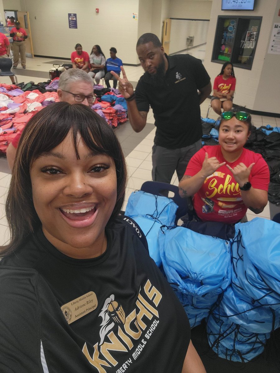 AP_Riley_LMS's tweet image. Back to School Bookbag giveaway until 3pm! Come on down! #newtoncounty #backtoschool #ncssbethebest #newtoncountysheriff