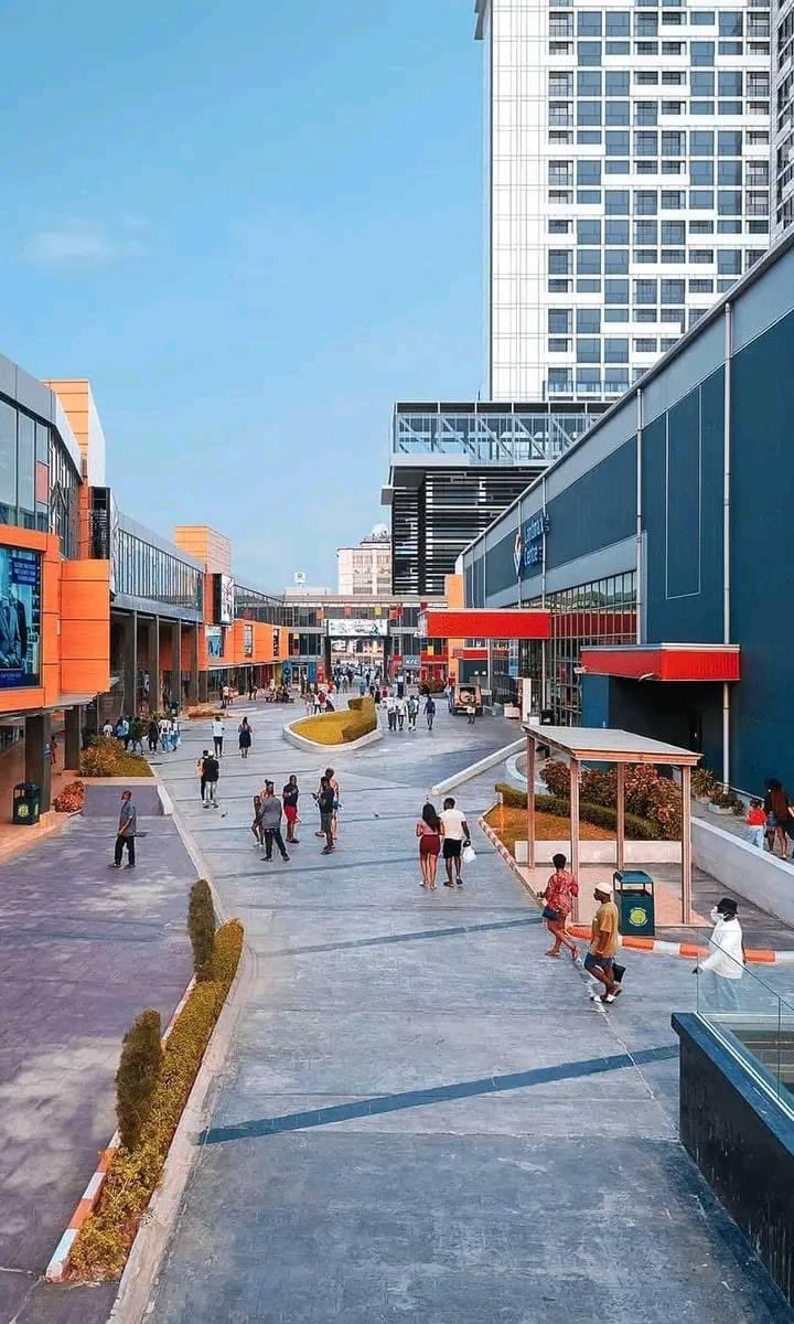 Mautiin01's tweet photo. This is my Lagos Nigeria 🇳🇬 

Now i give you 24hrs to post anywhere in your region to compete this with.
Oloshi Omo Nyamiri IPOB🤡 https://t.co/2avnGY0aNg