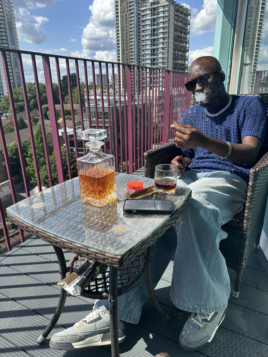 iamurbanaira's tweet image. Ile aiye oh balance #Balanciaga