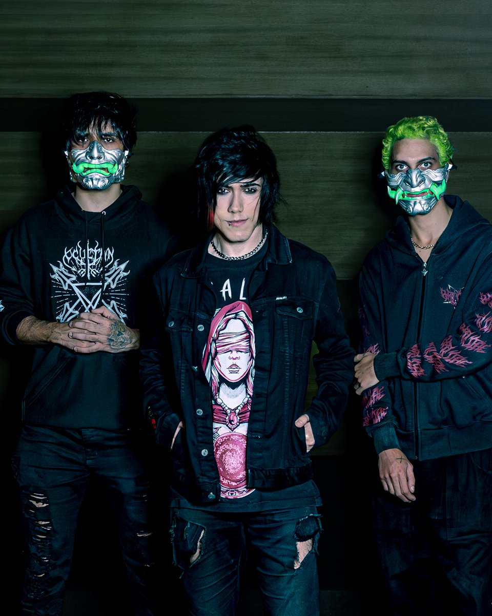 meu Deus vou fazer meu primeiro show como banda hoje.