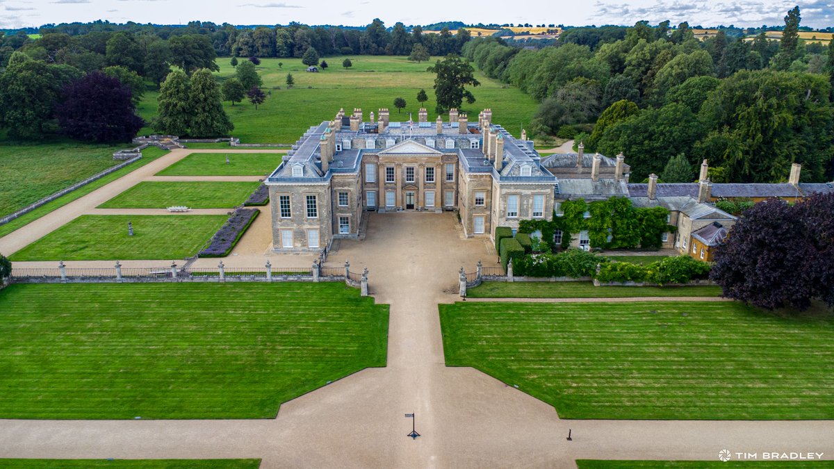 timothydbradley's tweet photo. Althorp House, the stunning family estate of the Spencer family and resting place of Princess Diana. 🏰🌸 #Althorp #History #PrincessDiana https://t.co/6NPBLpxxA6