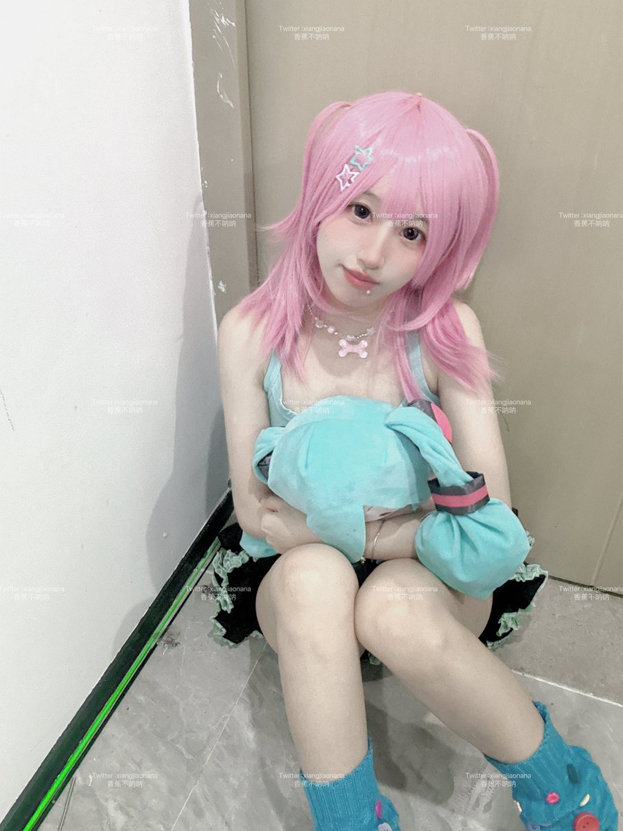 福利姬香蕉不呐呐分享的黄推图片2 - 网红私拍内容