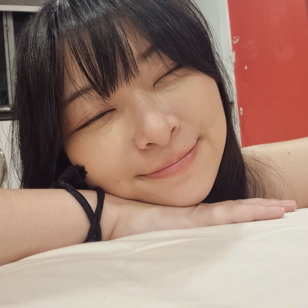 Slept as much as I want, took as much time as I did to get ready so my skin looked freakin good today

Also it's been a while since I took photos of my face this close
