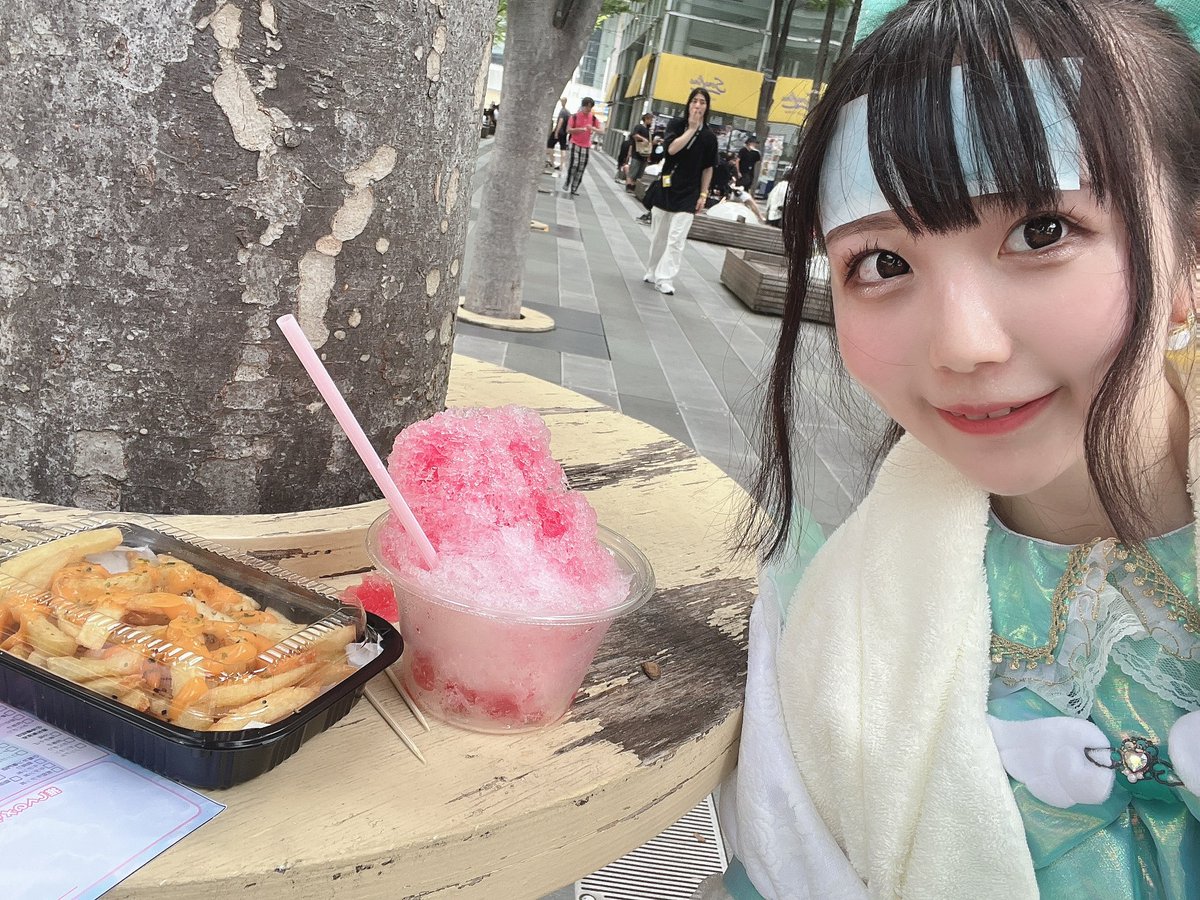 mei_lapis's tweet photo. #RIDOL FESありがとうございました♡♡
1部は体調悪すぎて本当にすみません😭始まる前から夏バテ気味で、ライブ中も物販も心配おかけしました😿
2部は元気に終えたけど物販途中になってしまいすみません😢😢雨のせいで中止になっちゃったけど野外フェス楽しかった❤️🔥
差し入れも本当にありがとう💚 https://t.co/RRejh9vJnA