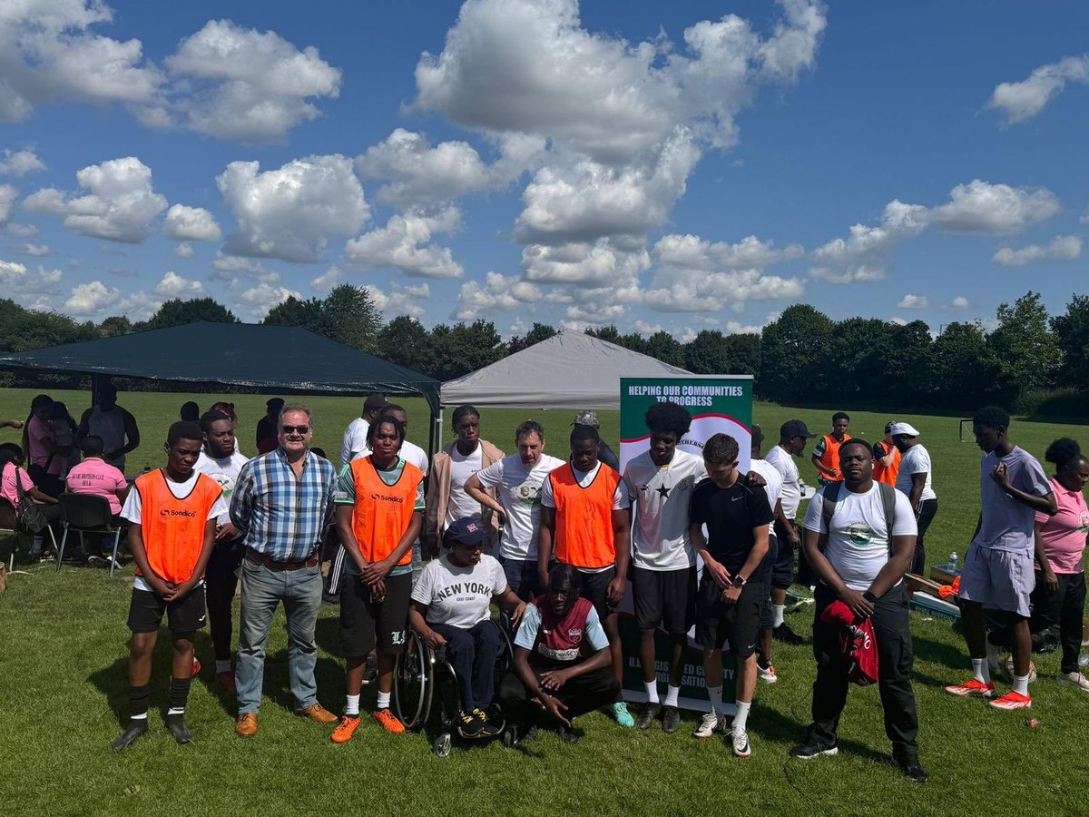 Busy Saturday in Harlow!

🏳️‍🌈It was great to support the Harlow Pride stall at @TheHarveyCentre

🚒Also managed to visit the open day at the Fire Station

⚽️ Finally I visited the Akugbe Brothers Club’s first sport day with <a href="/CllrJamesGriggs/">Cllr James Griggs</a> - I even got to play a game of football!