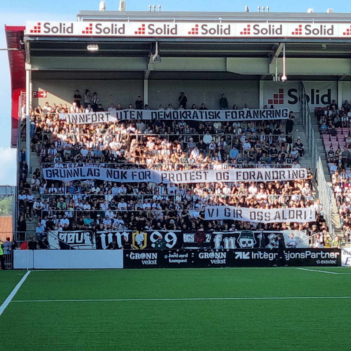 Innført uten demokratisk forankring 
Grunnlag nok for protest og forandring
Vi gir oss aldri!