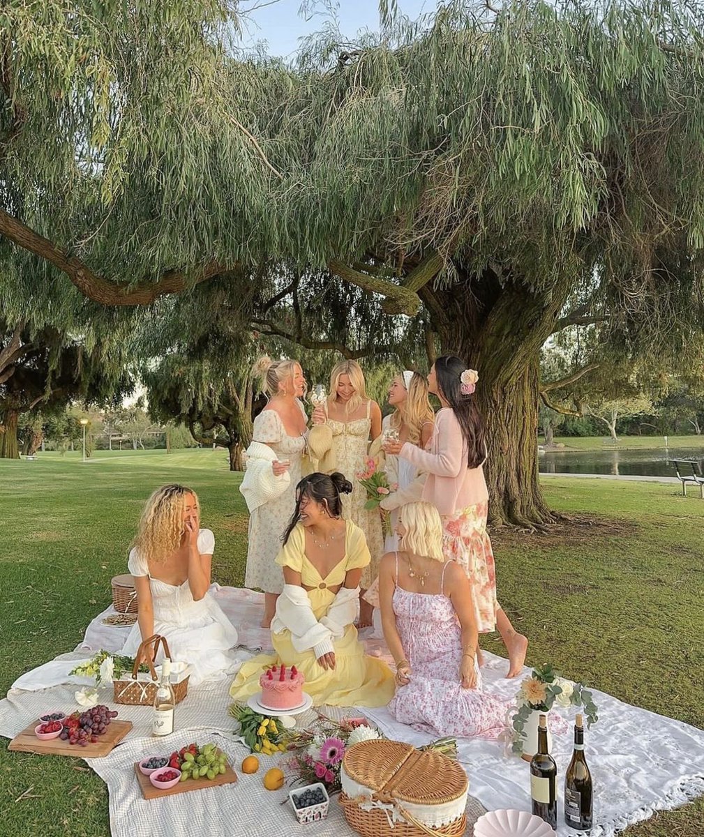 𝑭𝒍𝒐𝒓𝒂 tweet media