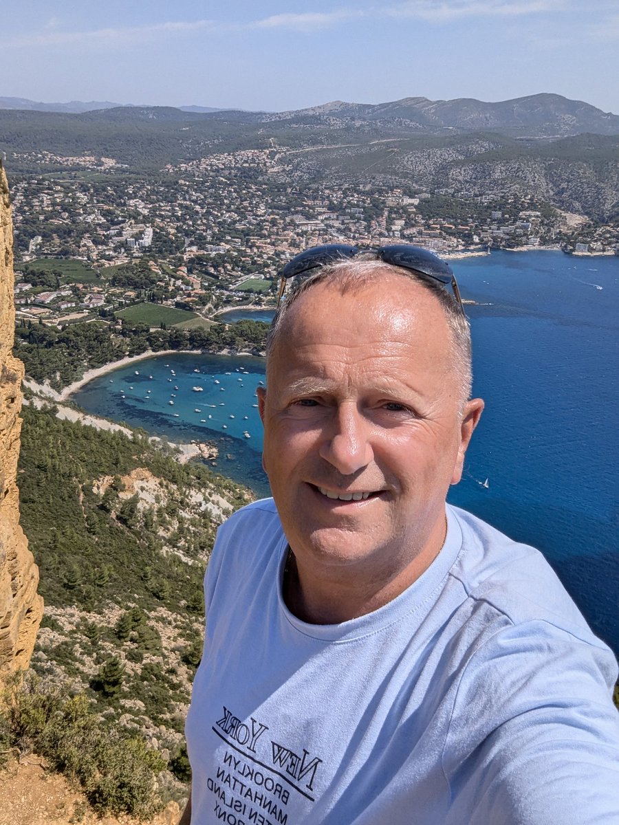 Pascal84240's tweet photo. Même si je connais cette vue par cœur, c'est toujours aussi beau 😍
#Cassis
#CapCanaille 😍
Bonne soirée à tous 😘🔆 https://t.co/sJtHypfPL9