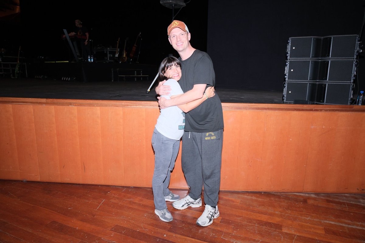 Marona1383's tweet photo. The sweetest hug ever 🫶
I Will never forget It 💚
#WhoIamRome #NickCarter https://t.co/D50QrAug8i