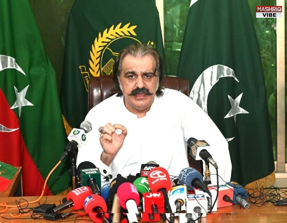 DailyNewsDotCom's tweet photo. KP chief minister requests state institutions to become ‘neutral’
https://t.co/YhBS2XO26P https://t.co/FSWdN0pa0a