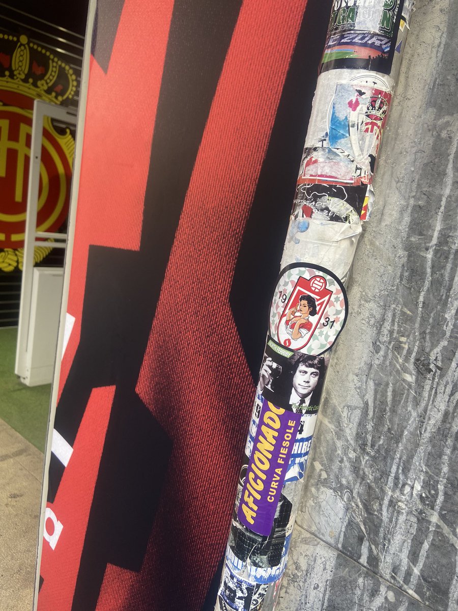 Sly Pathetic Casuals tag outside the <a href="/RCD_Mallorca/">RCD Mallorca</a> shop.  <a href="/Big_G1973/">Glenn Smith</a> <a href="/knockernorton1/">Darren Norton</a> @TommyMagicPants <a href="/ole20legend/">M P R</a> <a href="/VFTAE/">North Ferriby Fanzine</a> #NFFC #patheticcasuals #nthferribyfc