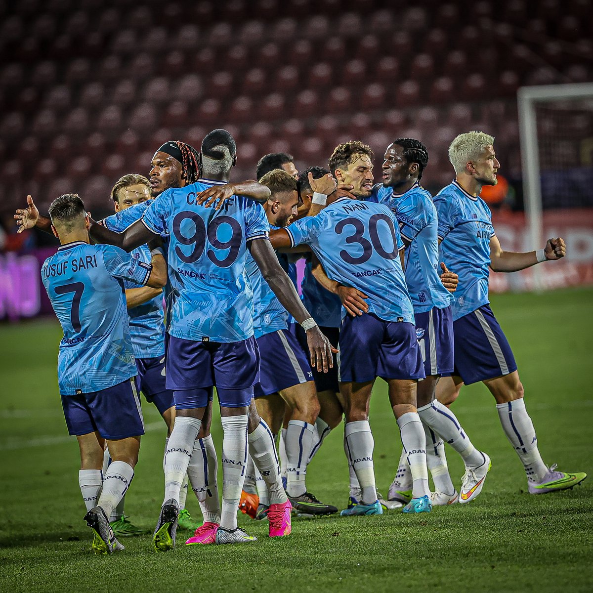 AdsKulubu's tweet photo. TARİHTE BUGÜN…

Adana Demirspor'umuz tarihindeki ilk Avrupa yolculuğu olan 2023-2024 UEFA Konferans Ligi elemelerinde CFR Cluj’a karşı ilk golünü attı. https://t.co/zrENE9qjYD