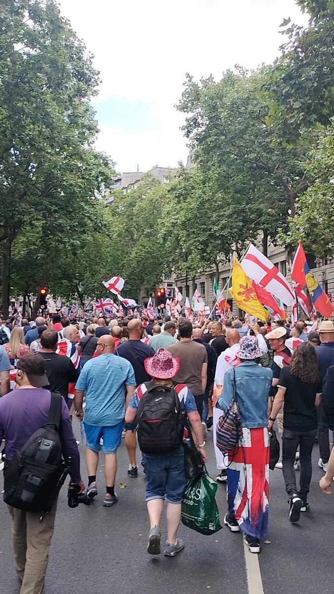 What an amazing day this is only the start <a href="/RealDannyTommo/">Danny Tommo</a> <a href="/TRobinsonNewEra/">Tommy Robinson 🇬🇧</a>  what an amazing turnout 👍🏻