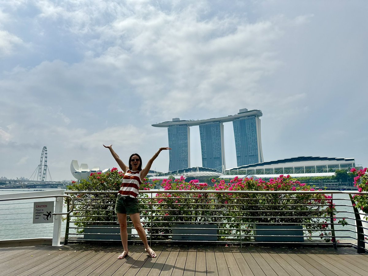 AmbeHigh's tweet photo. My first international presentation exceeded my wildest expectations. So cool to connect with professionals from around the world and discuss topics like healthcare worker well-being, education, and health equity. Singapore is truly indescribable! #INRC24 @utmbson @UTMBProvost https://t.co/evqfycuNxH