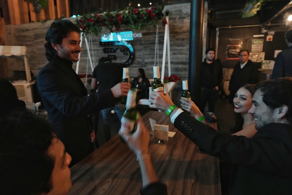 ¡Gracias a todos por acompañarnos en la fiesta inaugural del #GIFF2024 en Irapuato! 🎉🍓
Su entusiasmo hizo de esta noche un gran comienzo ¡Esperamos nos acompañen en el resto del festival! 🎬🌟
Agradecemos a @distrikebowling por el espacio para celebrar nuestra última sede 🎳💗