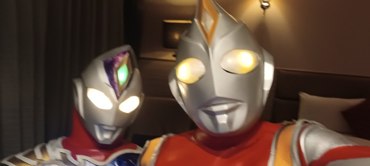 戴拿偷拍正在工作的德凱🤣

#Ultraman