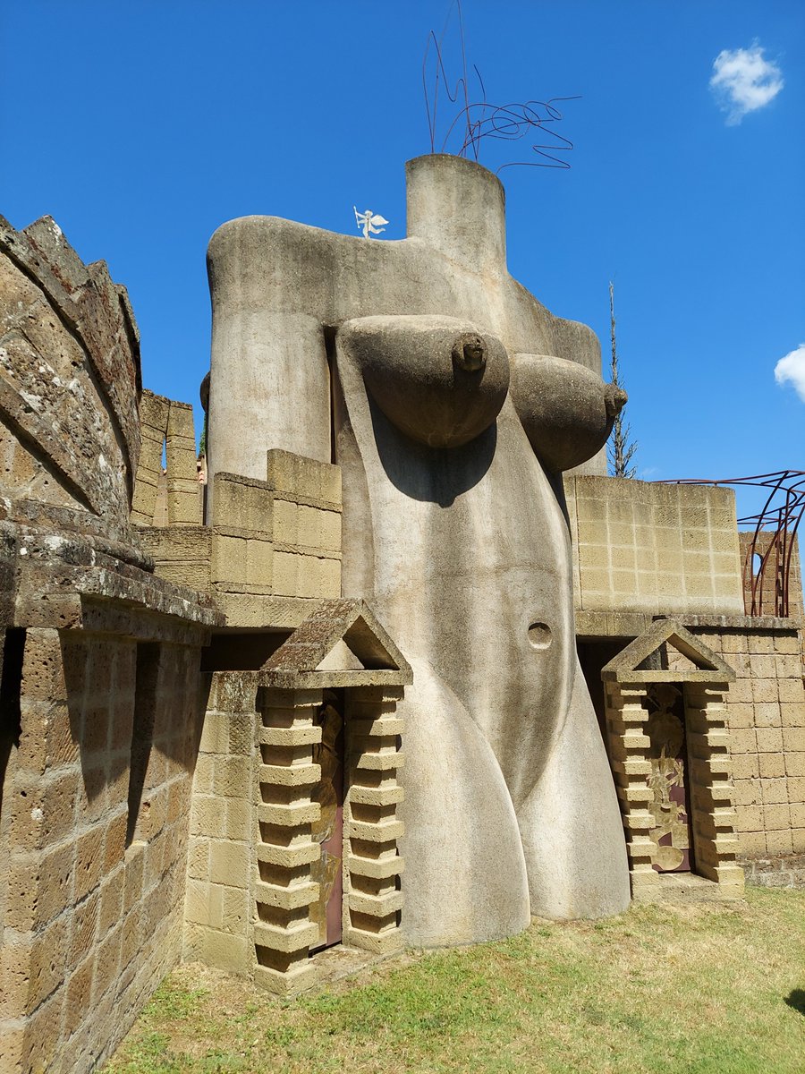 Wij reden vandaag door Pornello
10 km verder troffen we dn deez. 
Toeval?