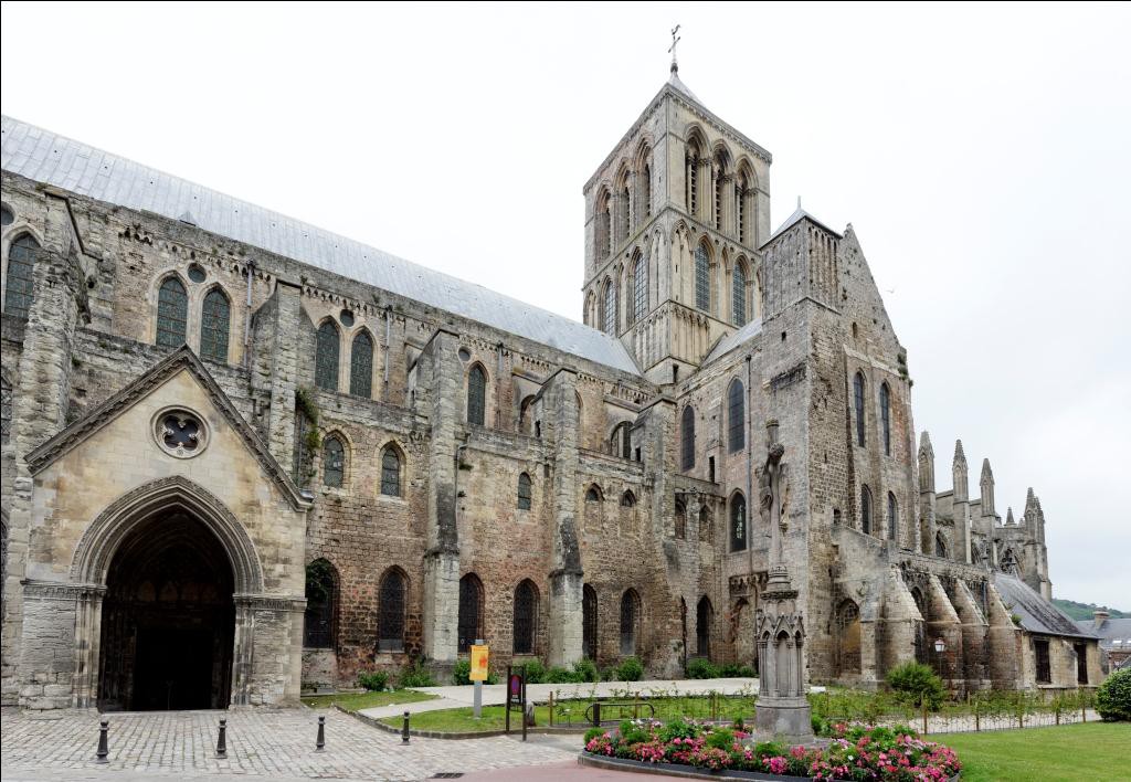 ThereseBaillard's tweet photo. L'#abbatiale de la #Trinité de #Fécamp, construite dans l'enceinte du #château des ducs de Normandie à Fécamp, en #SeineMaritime, en #Normandie, fut une abbaye de femmes au VIIè s puis de moines bénédictins au XIè C'est aussi une nécropole ducale et un centre de pèlerinage. https://t.co/e8jGLV162p
