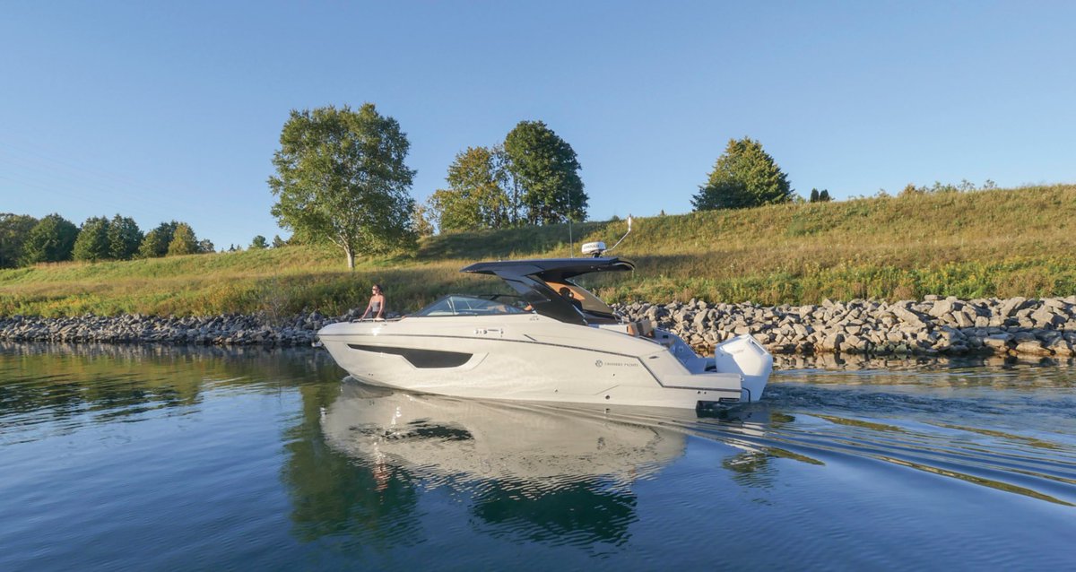 CruisersYachts's tweet image. The 34GLS is designed for spending weekends on the water. It's the ultimate day boat that offers a unique blend of performance, comfort and livability. #onthewater #weekendsaway #34gls