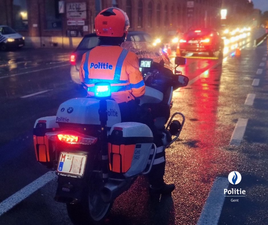 GentseFlikken's tweet photo. Net als afgelopen dagen blijven we controleren want ook tijdens #GF24 gaan alcohol en rijden nooit samen! BOB(ette) blij, politie Gent blij! #goforzero #altijdnabij https://t.co/hwkLBA0FRQ