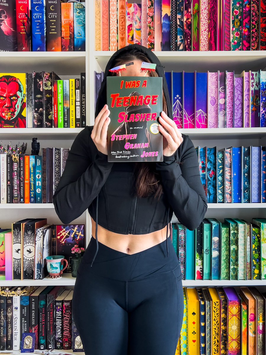 paperbackbish's tweet image. I asked @SGJ72 how he writes such great female characters devoid of “the male gaze” and he said he:

1. Uses other male-authored works as cautionary references
2. Is terrified of the badass women in his life
3. Asks women to read drafts and tell him, “where he’s being stupid”