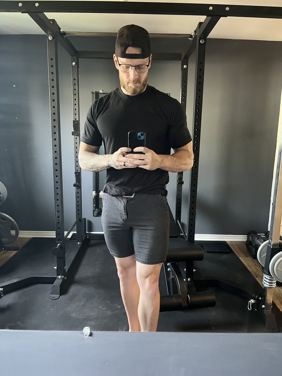 TheTriFather's tweet image. Showered, trimmed, and ready for the day. Every day is the same. When you think you can take a "weeee" moment on the weekend, you'll set yourself up for failure. Think logically, not emotionally.

But HEY! Who am I lol🤷

#dadtip #dadbod #teamdadbod