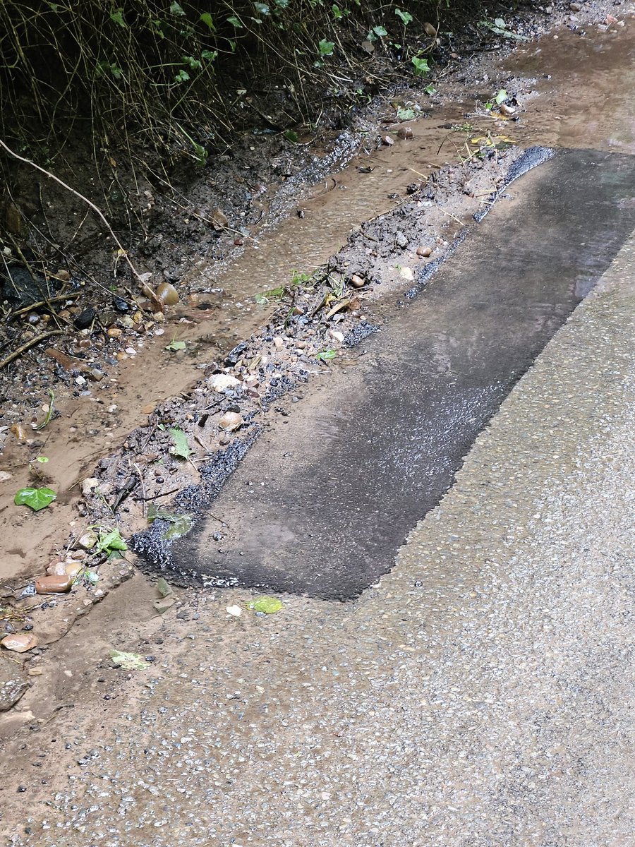 ExeSmokehouse's tweet photo. @DevonCC I'm no civil engineer but these 'repairs' look pretty rubbish to me. Besides the awful job done , you need to fix the constantly running water over the road before the surface surely? The water constantly runs and is trashing the road. Dalditch Lane, Budleigh Salterton https://t.co/cJXwog3xes