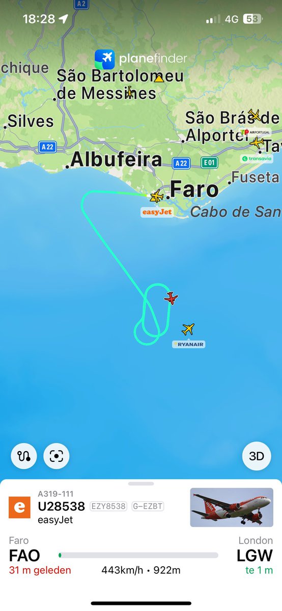 ryad__c's tweet photo. Mes parents qui sont bloqués à l’aéroport de Faro pcq y’a un avion qui tourne en rond ?? https://t.co/RsNva9a2N2